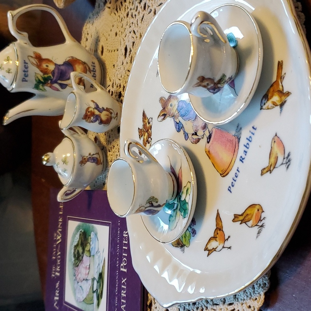 10 piece Beatrix Potter Peter rabbit miniature tea set